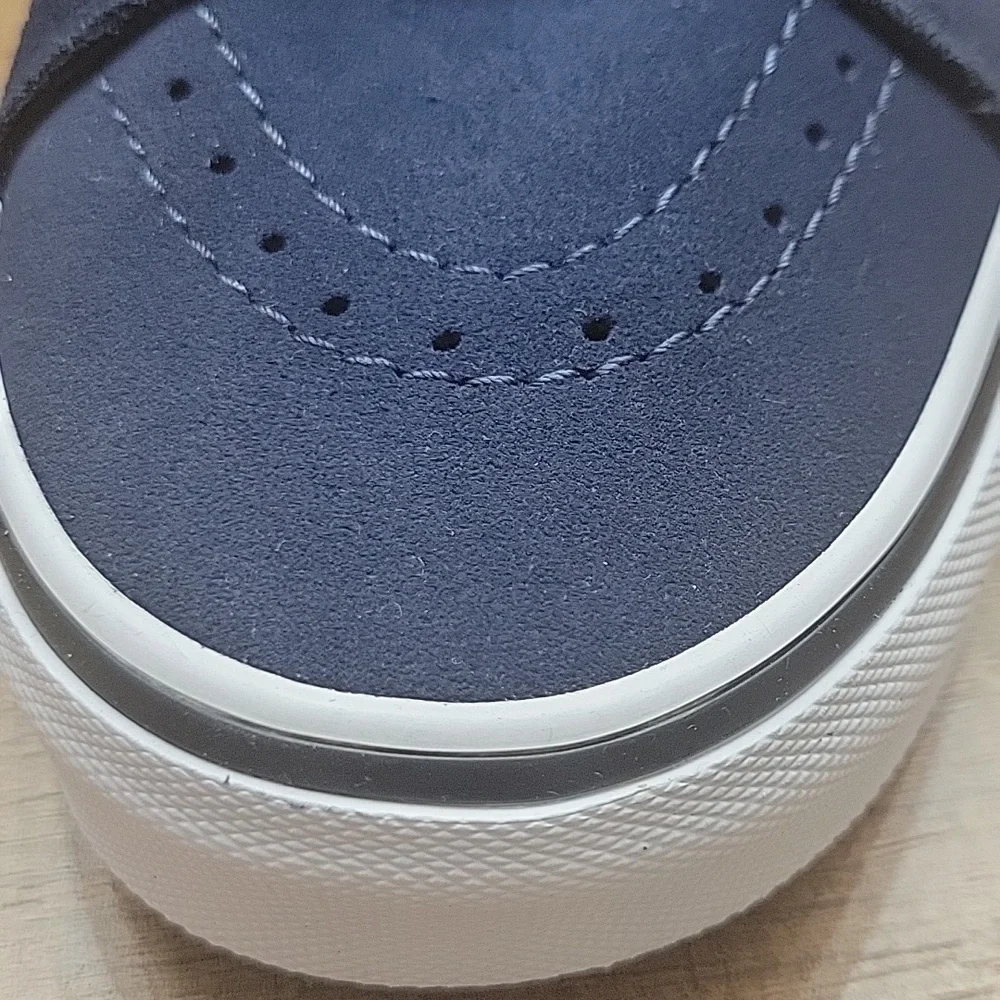 Van's SK8-Hi Brand new in the box no lid authentic uper leather and textile size